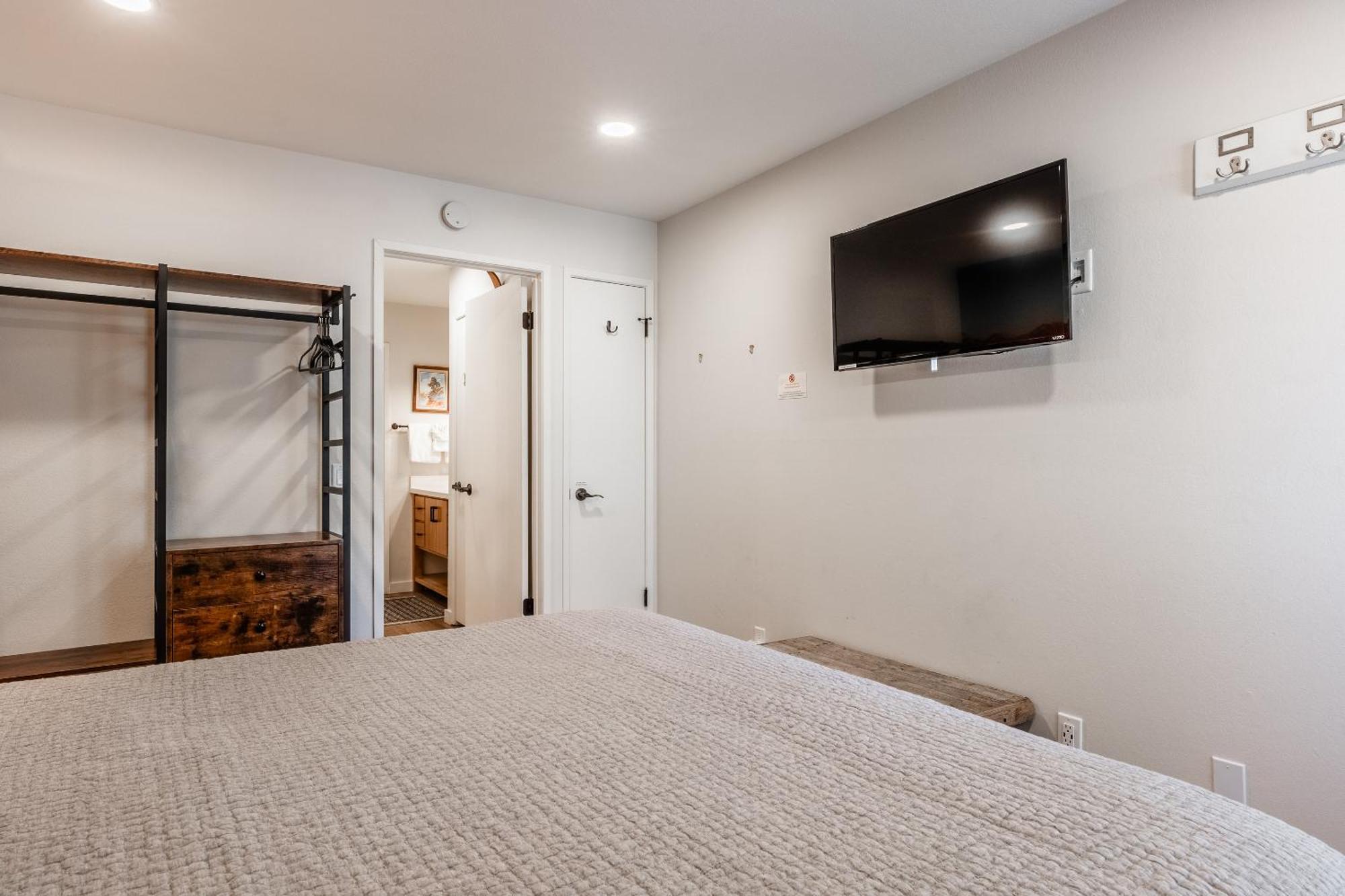 Fully Renovated! St Anton #17 Ski In Ski Out 1 Bedroom 1 Bathroom Condo! Sleeps Up To 4! Маммот Лейкс Экстерьер фото